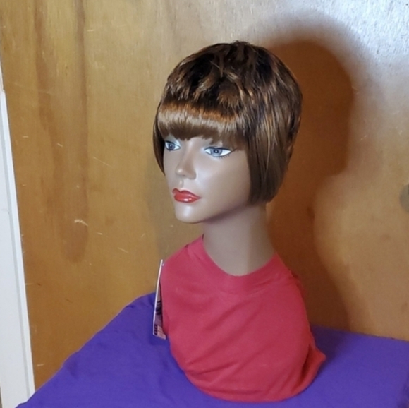 Short Brown Wig With Bang - Picture 4 of 5